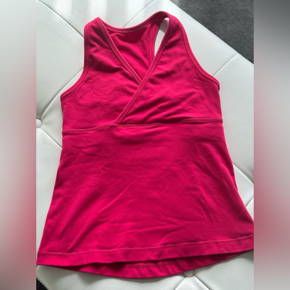 Lululemon Womens Tank Top Wet DRY Warm V-Neck Sleeveless Size 2